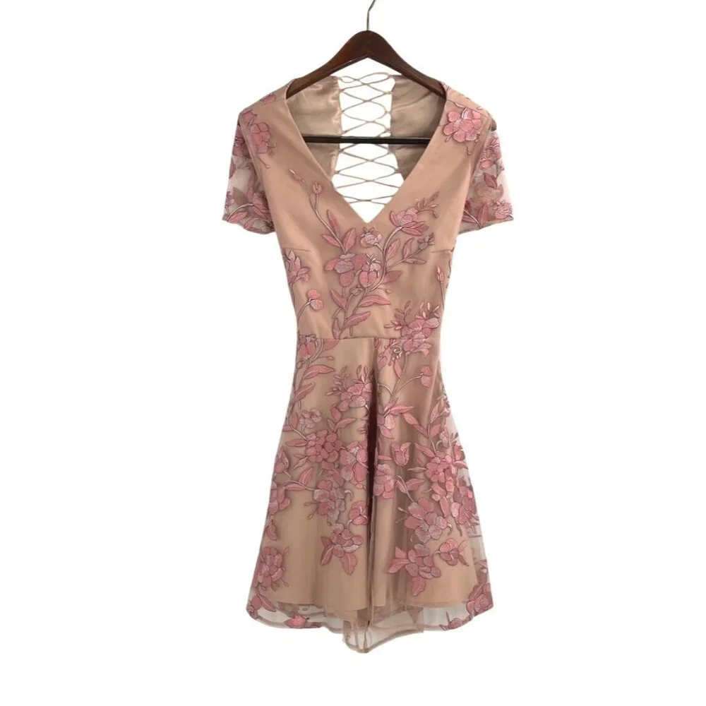 NWT Two Sisters the Label Saskia Dress Womens S Pink Lace-Up Embroidered Floral - Picture 2 of 9